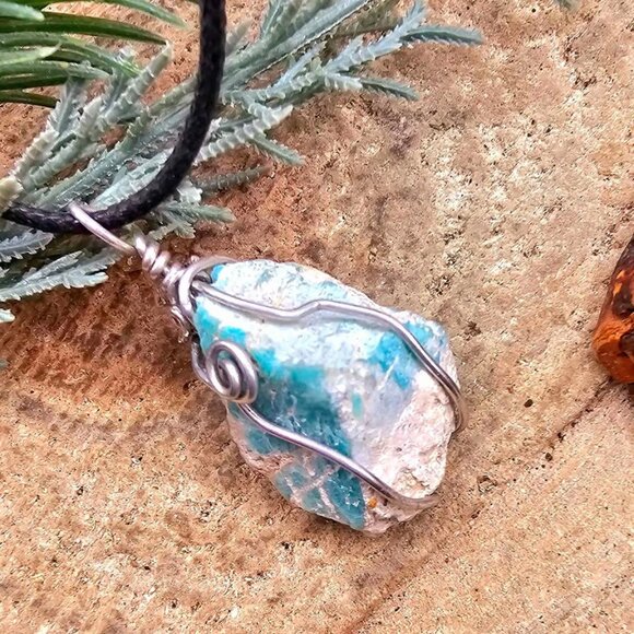 Nature Amazonite Raw Stone Wire Wrapped Pendant Necklace - Picture 10 of 10